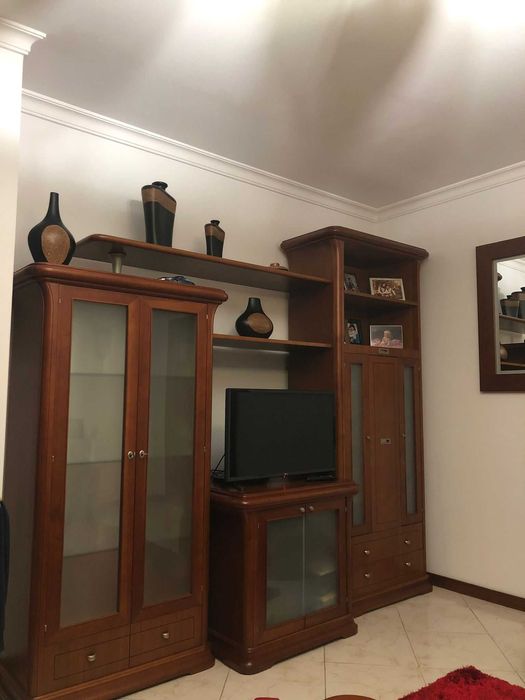 Conjunto de Sala Cerejeira Maciça (Móvel TV, Vitrine e Mesa de Centro)