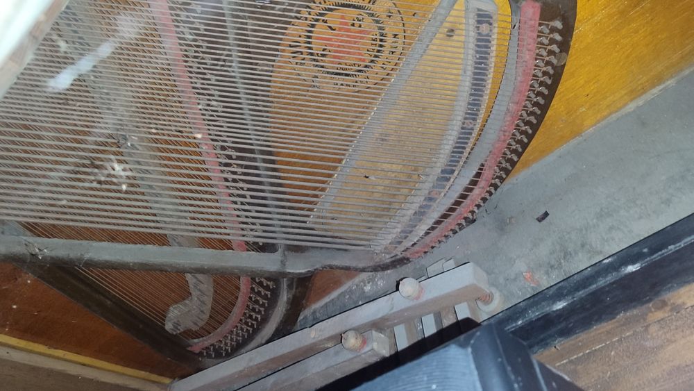 Piano vertical acústico IBACH