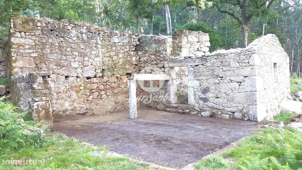 Moradia para restauro em Barcelos