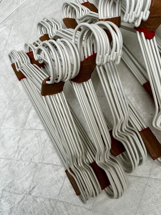 Wieszaki białe Ikea 150 sztuk
