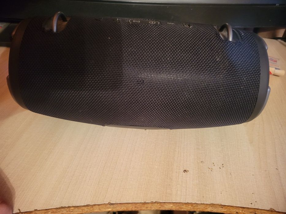 Продам колонки jbl bombokc