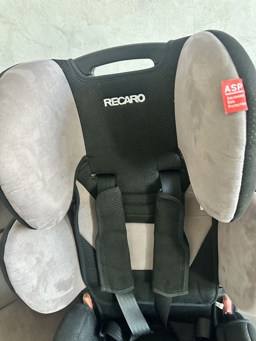 Продам автокрісло Recaro