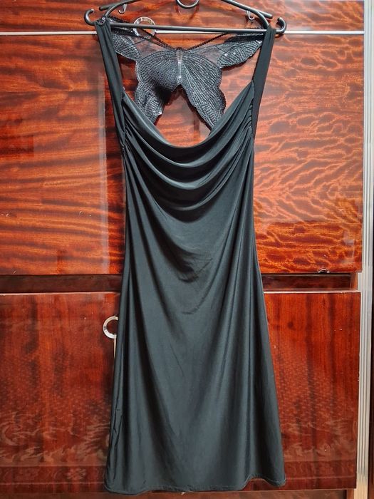 Чорна вечірня сукня