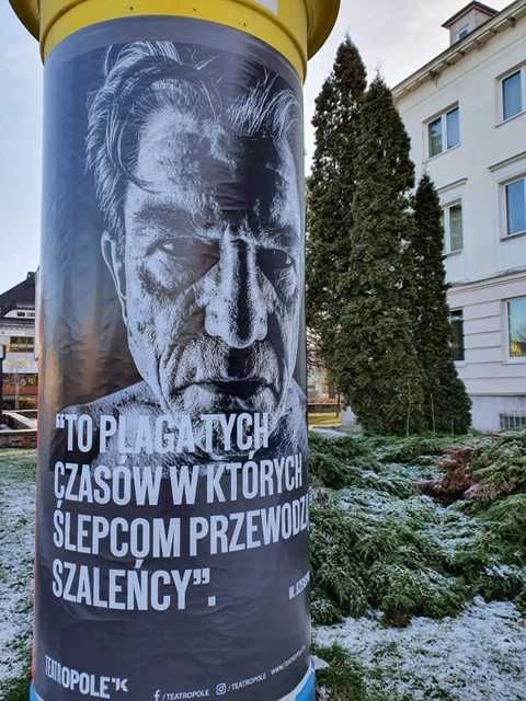słup ogłoszeniowy, reklamowy