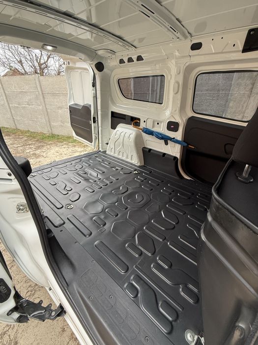 Fiat Doblo 1,6  D 2018  грузовой фургон .