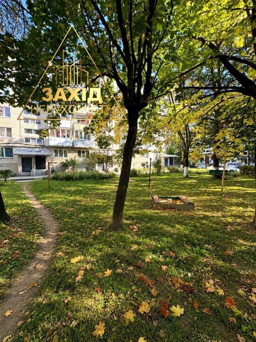 Трикімнатна чешка на пр. Молоді, 2 поверх