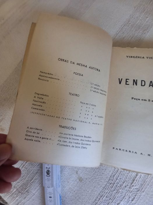 Livro de teatro de Virgínia Victorino primeira edição Alcobaça