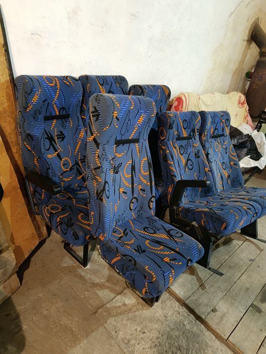 Гарному стані;як нові.