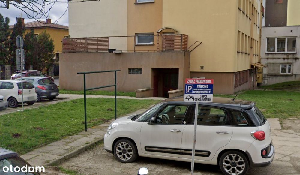 Przestronny lokal w bloku na sprzedaż