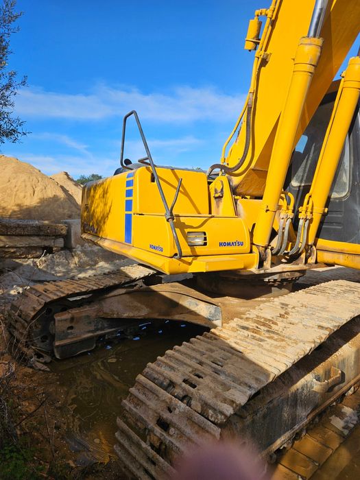 Escavadora giratória komatsu