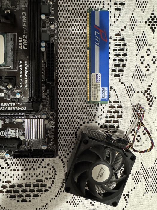 Gigabyte F2A88XM-DS2 + Athlon x4 + 8gb DDR3 Goodram