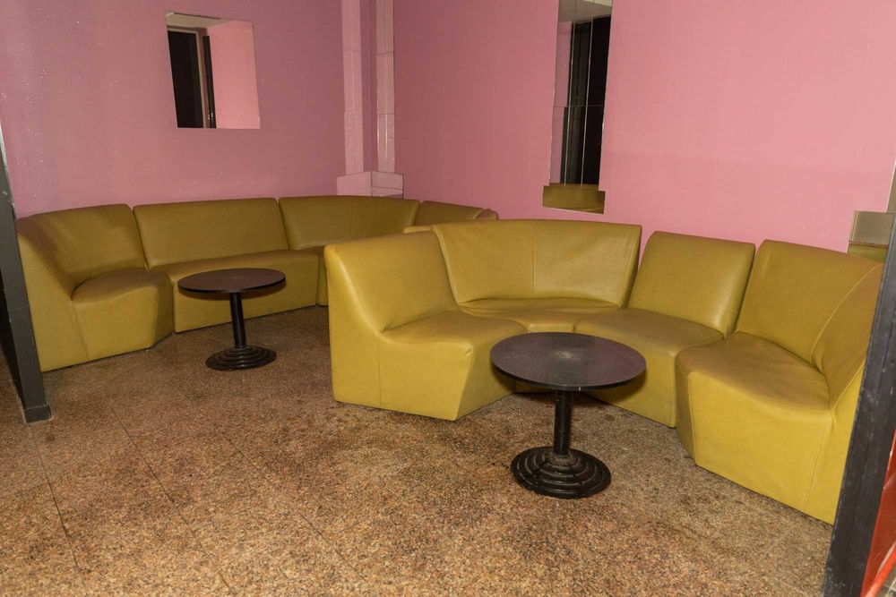 Sofás e mesas para venda