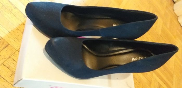 sprzedam granatowe szpilki