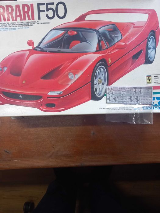 Kit Ferrari F50 TAMIYA 1/24