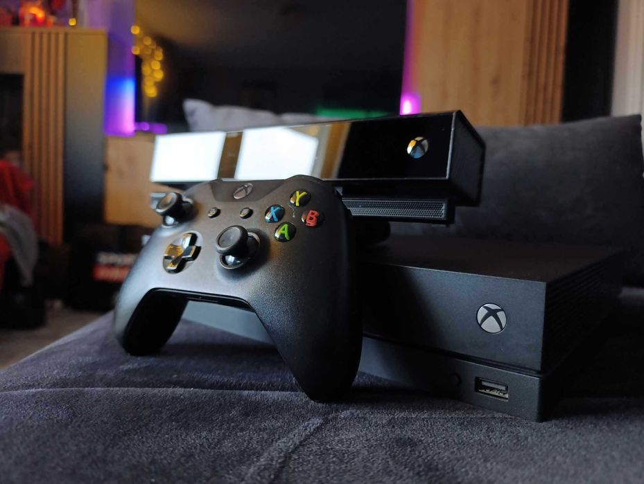 Xbox One X 1TB plus gra