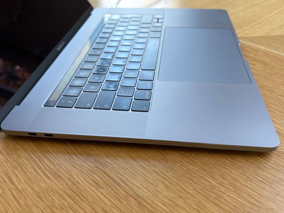MacBook Pro 15", 32 GB RAM,  Intel Core i9, 2019 r. NOWA BATERIA