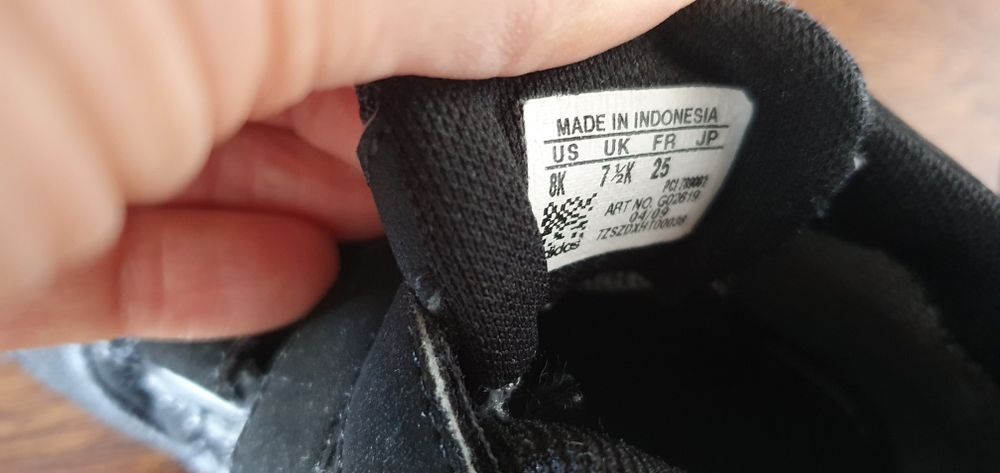 Sapatos de menino tamanhos 24-26