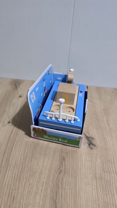 Nowa drewniana łódka z figurka peppa pig