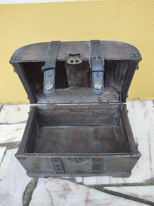 Mala Baú Antigo em Madeira e Pele