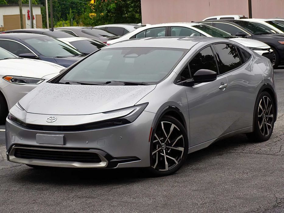 Toyota Prius Prime      2024