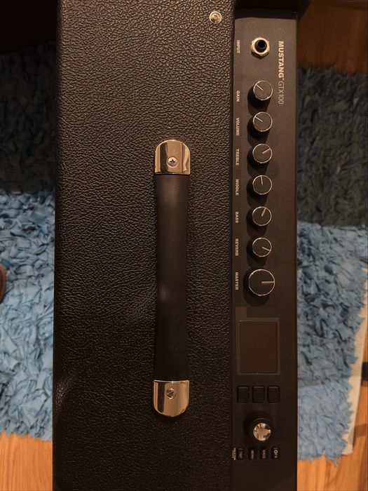 Amplificador Fender Mustang GTX100 - com footswitch e cabos.