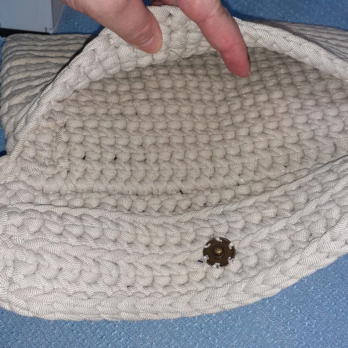 Pochete bege e dourado