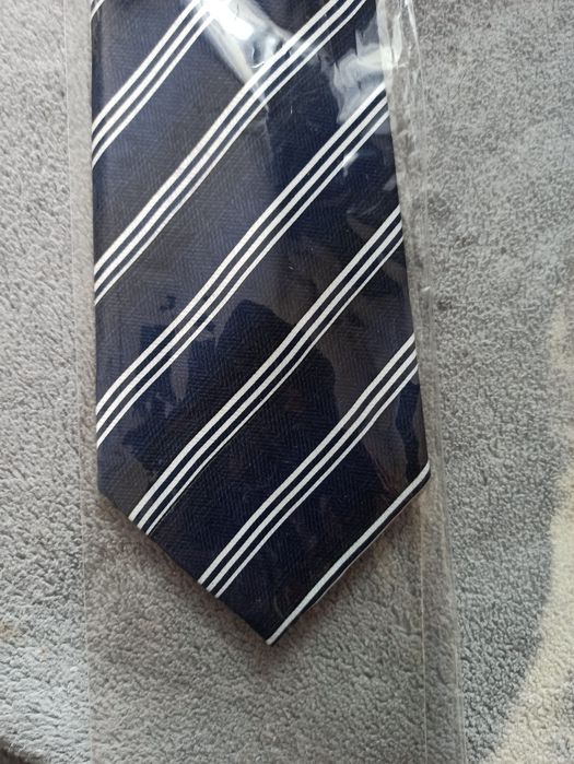 Sprzedam 180 szt. krawaty nowe.