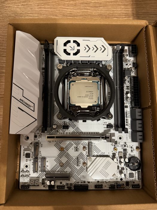 Комплект Machinist x99 u9 + Xeon e5-2699v3