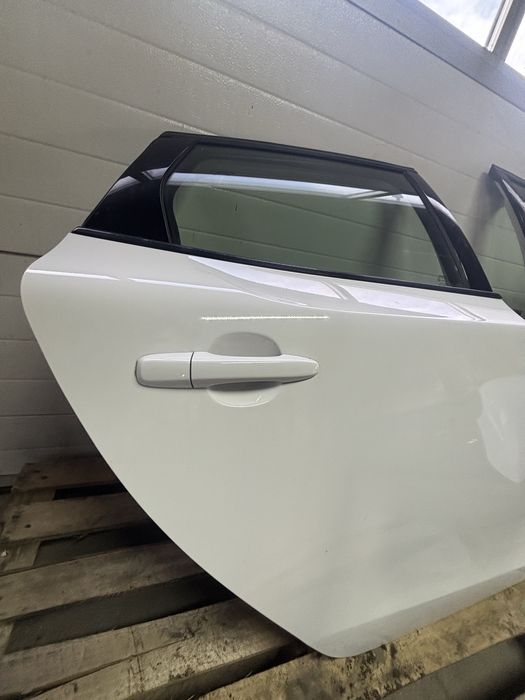 Volvo V40 drzwi prawe przod/tyl Biale  2015r