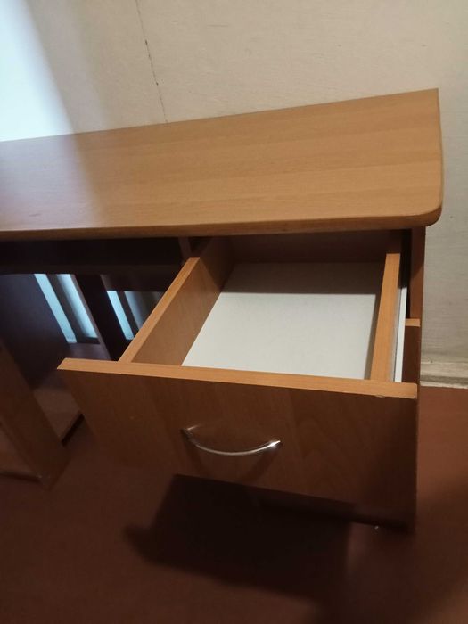 Продам комп'ютерний письмовий офіційний  стіл б/в