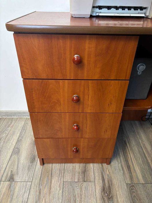 Продам стіл кутовий для комп'ютера