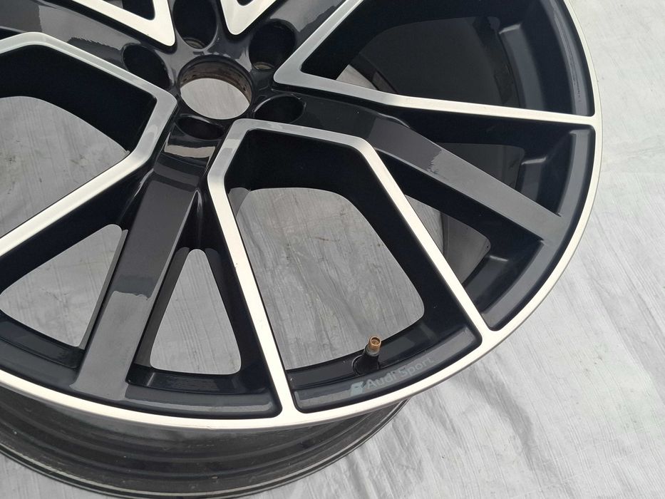 felga aluminiowa audi q7 sq7 q8 sq8 s-line audi sport 22 4m8.601.025.q