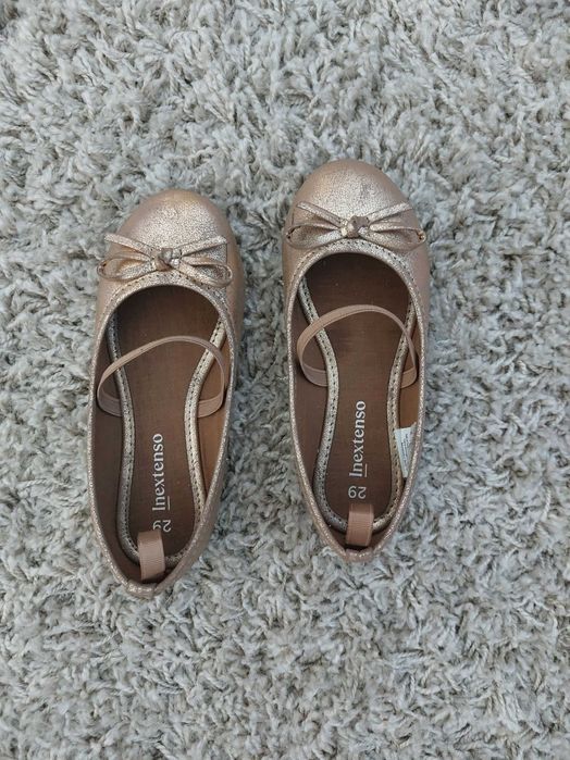 Sabrinas douradas menina