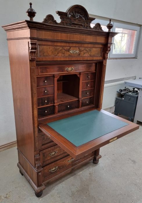 Sekretarzyk orzechowy antyk