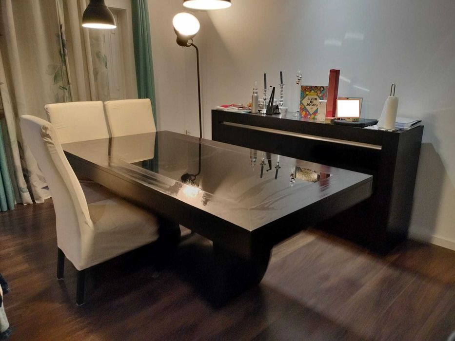Aparador e Mesa para Sala com Vidro Preto Extensível ( até 3 metros)