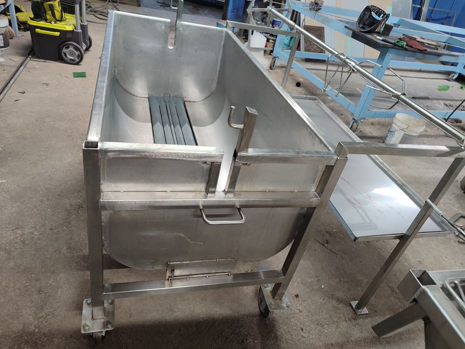 Churrasqueira inox para porco no espeto