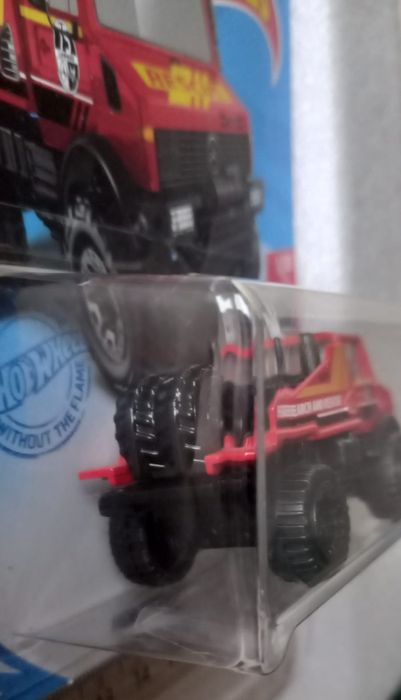 Mercedes-benz unimog 1300 hot wheels