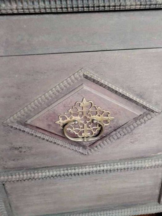 Arca antiga em bom estado