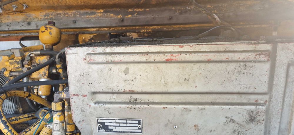 koparka liebherr A 310 gąsienicowa zwolnica siłownik ramie części