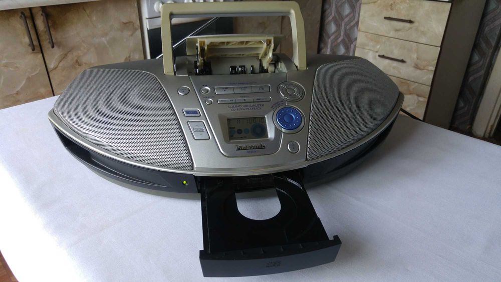 Panasonic RX-ES22 Portable Stereo CD System. Робочий, з пультом д/к.