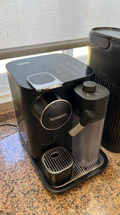 Máquina de café Delonghi Gran latissima como NOVA com garantia