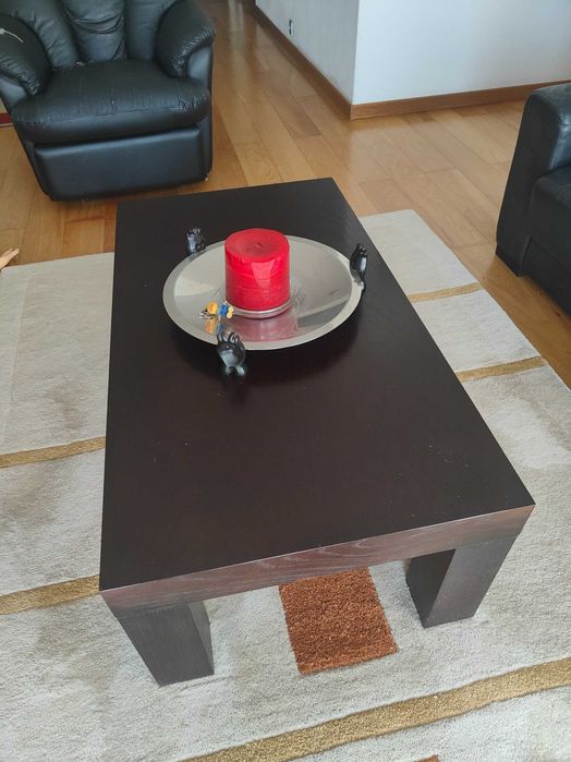 Mesa de centro em madeira, cor castanho escuro