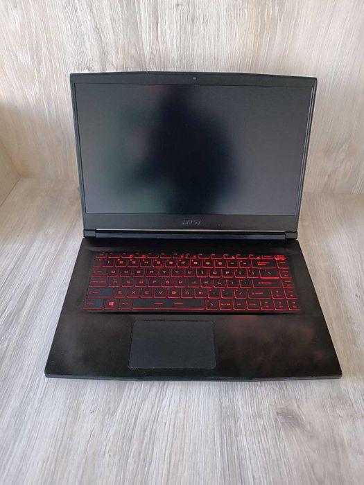 Игровой ноутбук MSi 15.6" 16GB SSD 256GB+HDD 500GB GTX 1650 MaxQ IPS