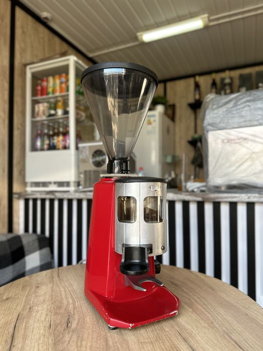 Кавомолка червона італійська автоматична Mazzer Meste luigi