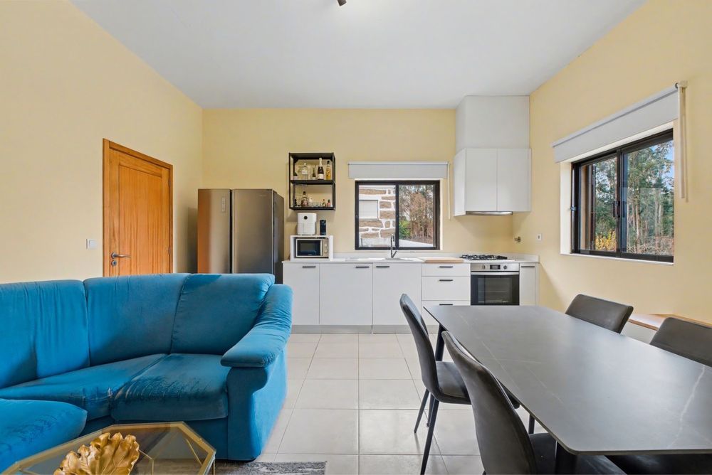 Moradia V3 + V2 + Loja | 3 unidades independentes