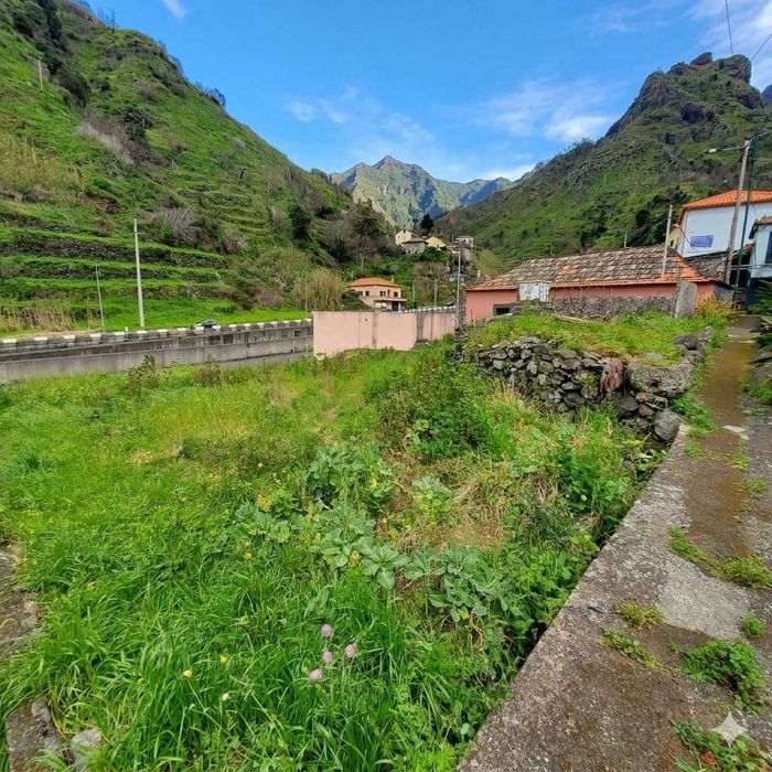 Casa com 365m2 de terreno, Serra de Água - Ribeira Brava