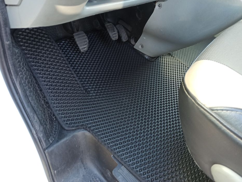 Килимки у салон та багажник.Виробник ціна 1000грн комплект.