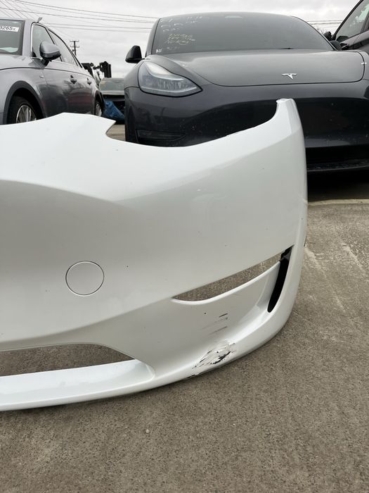 Бампер Tesla Model Y