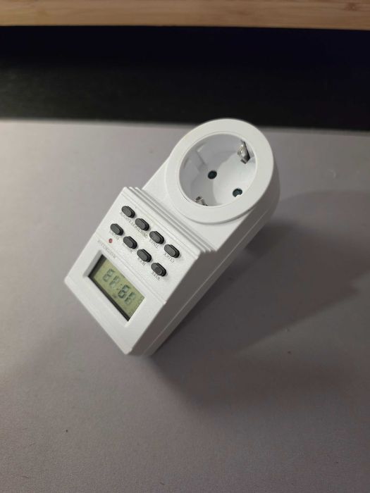 Tomada Digital Programável Masterclear TS‑ED1 – Bom Estado