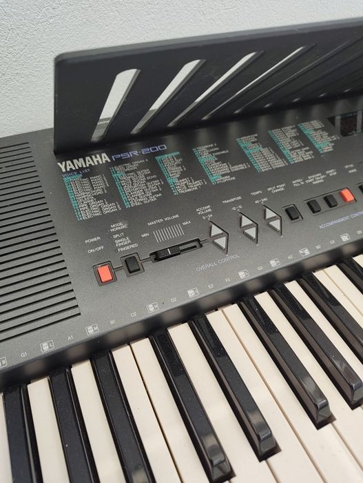 Órgão Yamaha eletrônico